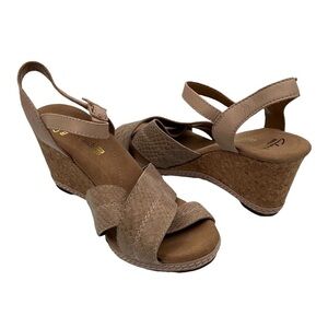 Clarks Collection Tan Soft Cushion Cork Wedge Sandals Size 6 1/2 Wide Women’s